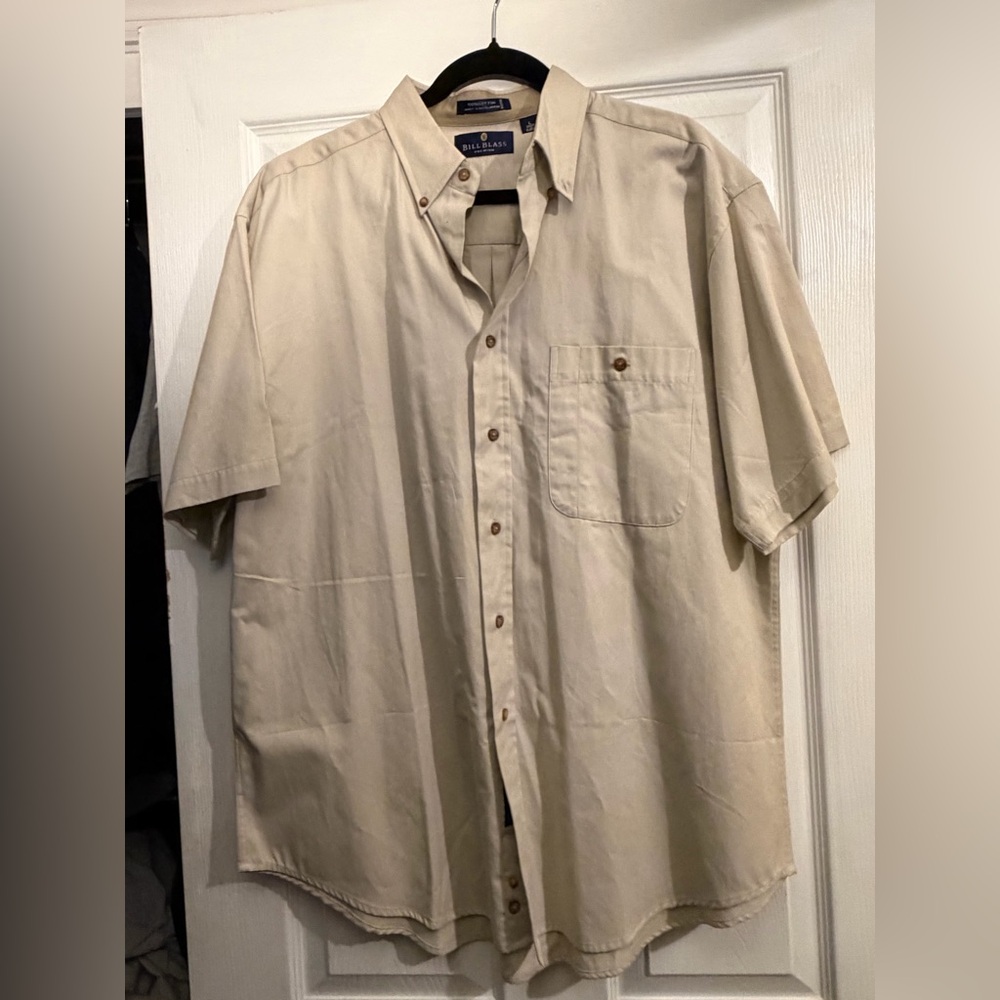 Bill Blass Men's Tan Short Sleeve Shirt